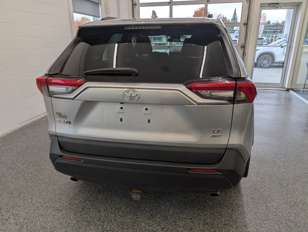 Toyota RAV4 LE AWD, 2021 à Magog, Québec - 4 - w1024h768px