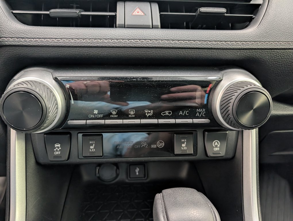 Toyota RAV4 LE AWD, 2021 à Magog, Québec - 17 - w1024h768px