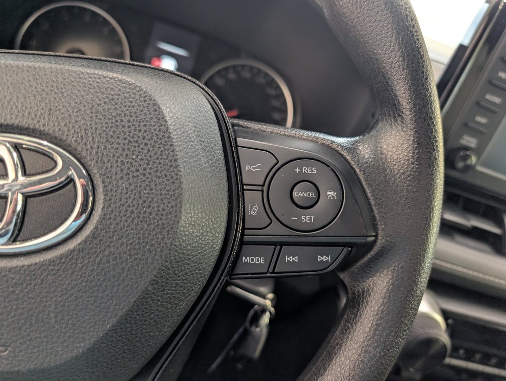 Toyota RAV4 LE AWD, 2021 à Magog, Québec - 19 - w1024h768px