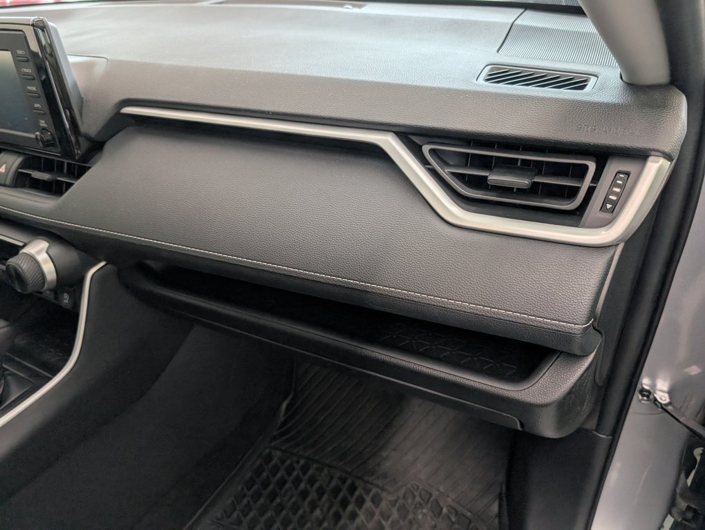 Toyota RAV4 LE AWD, 2021 à Magog, Québec - 10 - w1024h768px