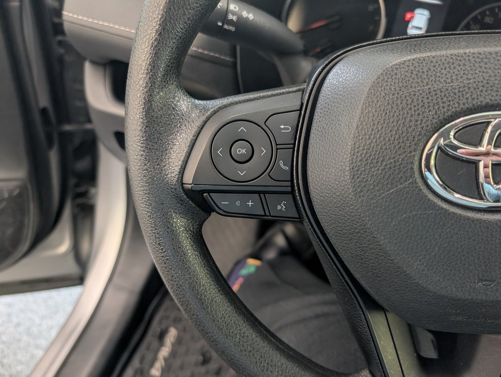 Toyota RAV4 LE AWD, 2021 à Magog, Québec - 18 - w1024h768px