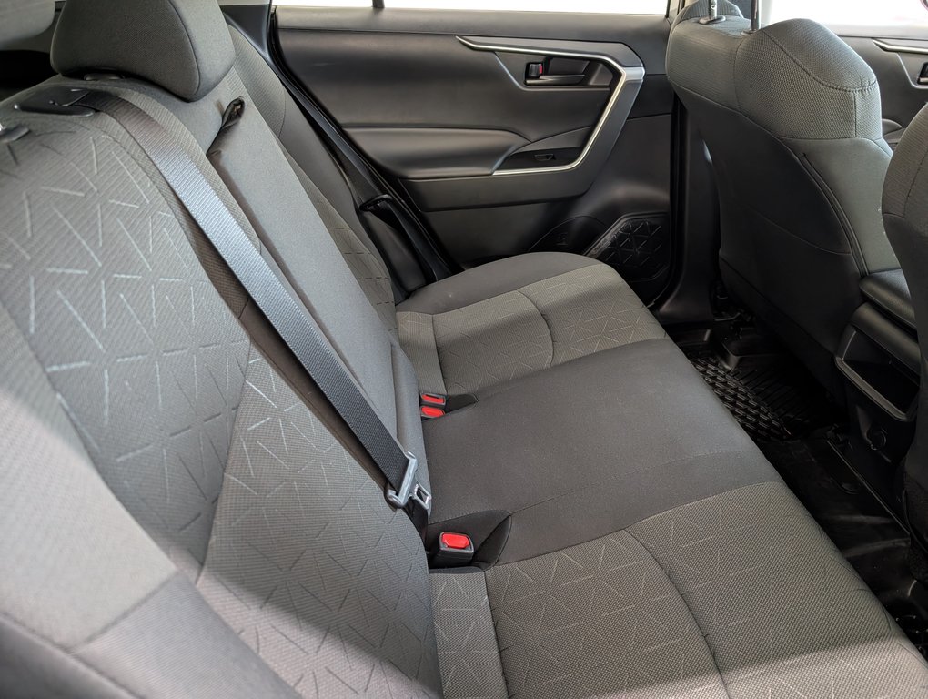 Toyota RAV4 LE AWD, 2021 à Magog, Québec - 8 - w1024h768px