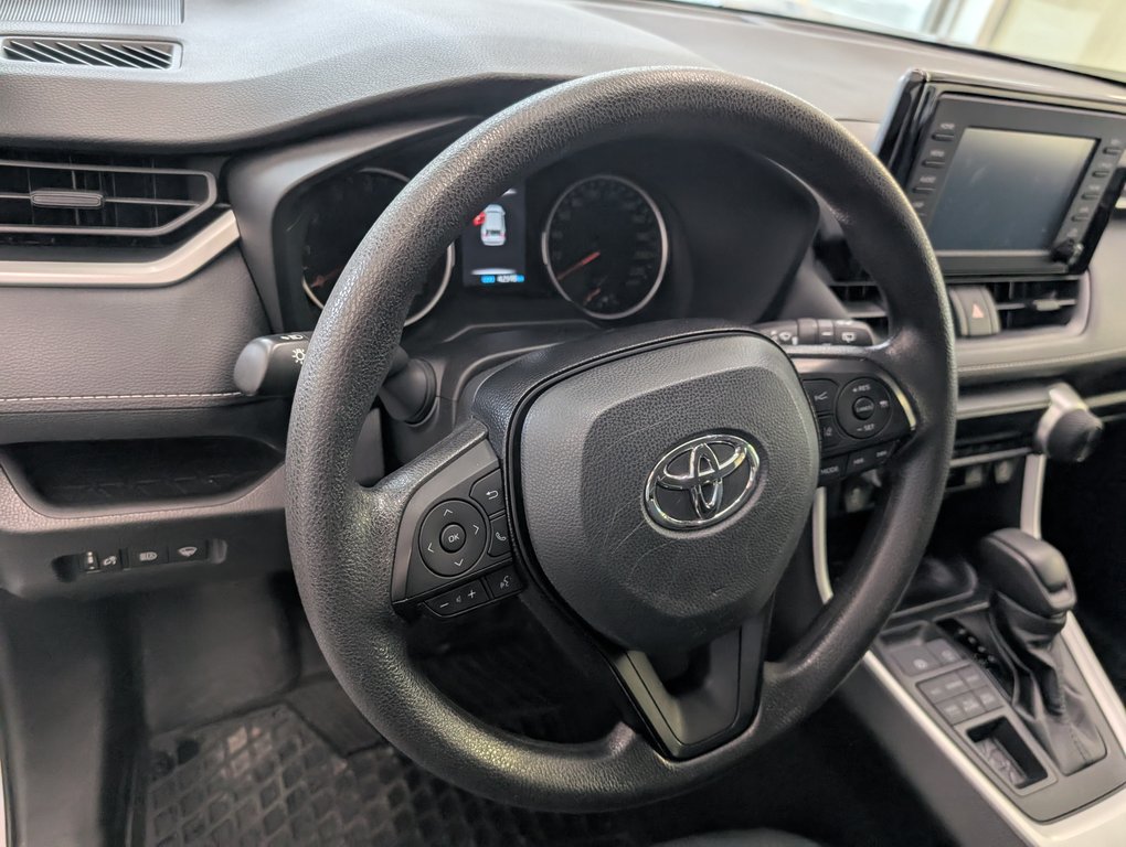 Toyota RAV4 LE AWD, 2021 à Magog, Québec - 13 - w1024h768px