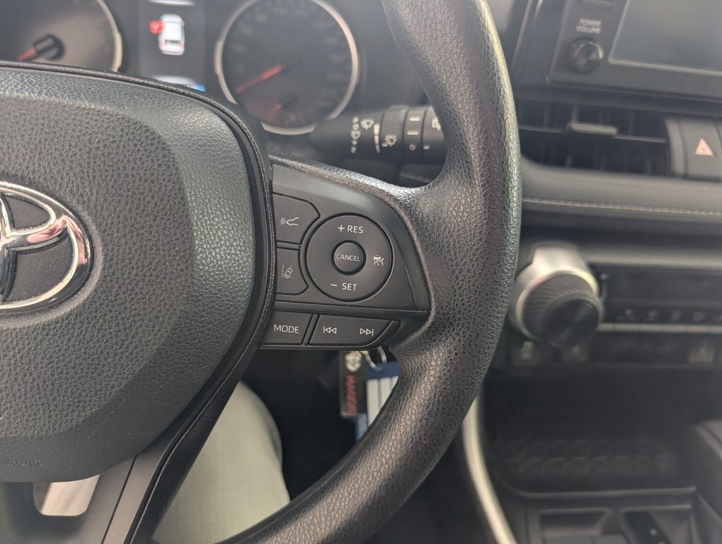 Toyota RAV4 LE, A/C, 2021 à Magog, Québec - 19 - w1024h768px