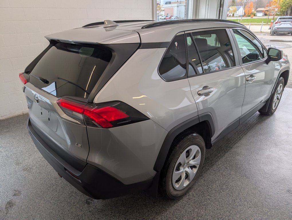 Toyota RAV4 LE, A/C, 2021 à Magog, Québec - 3 - w1024h768px