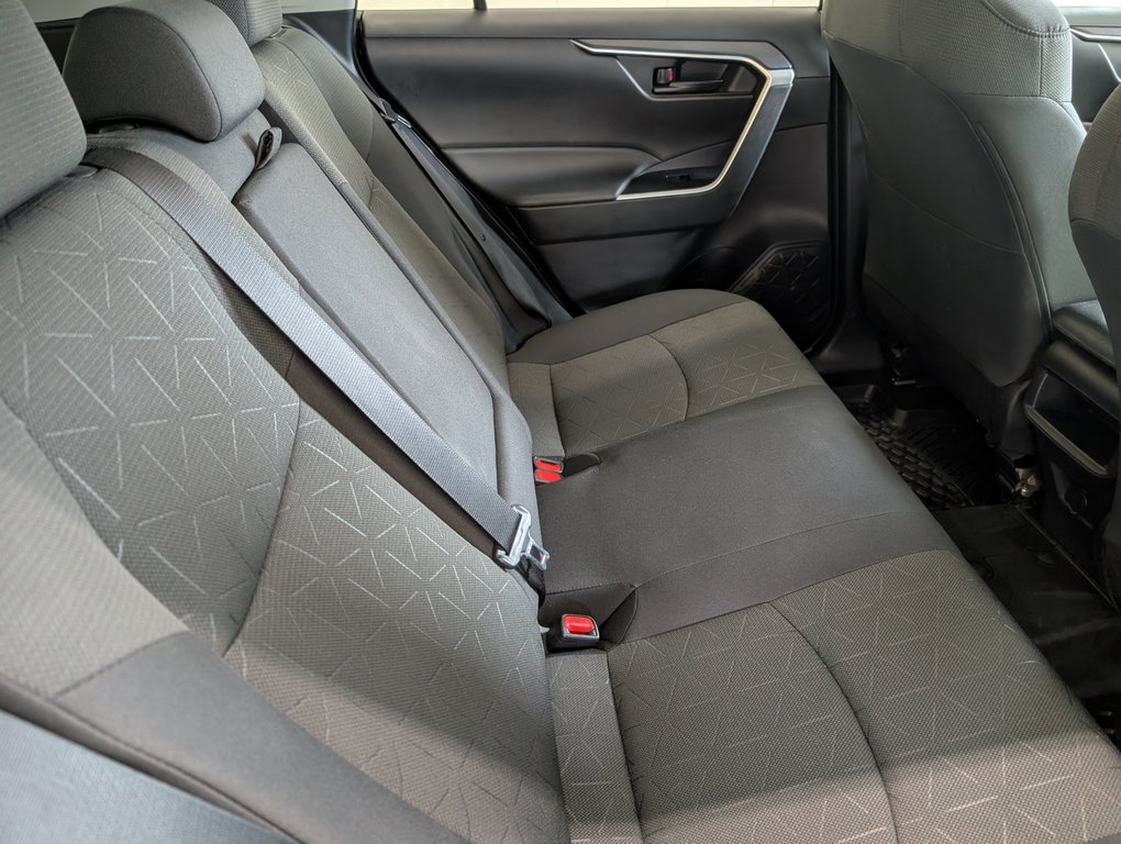 Toyota RAV4 LE, A/C, 2021 à Magog, Québec - 8 - w1024h768px
