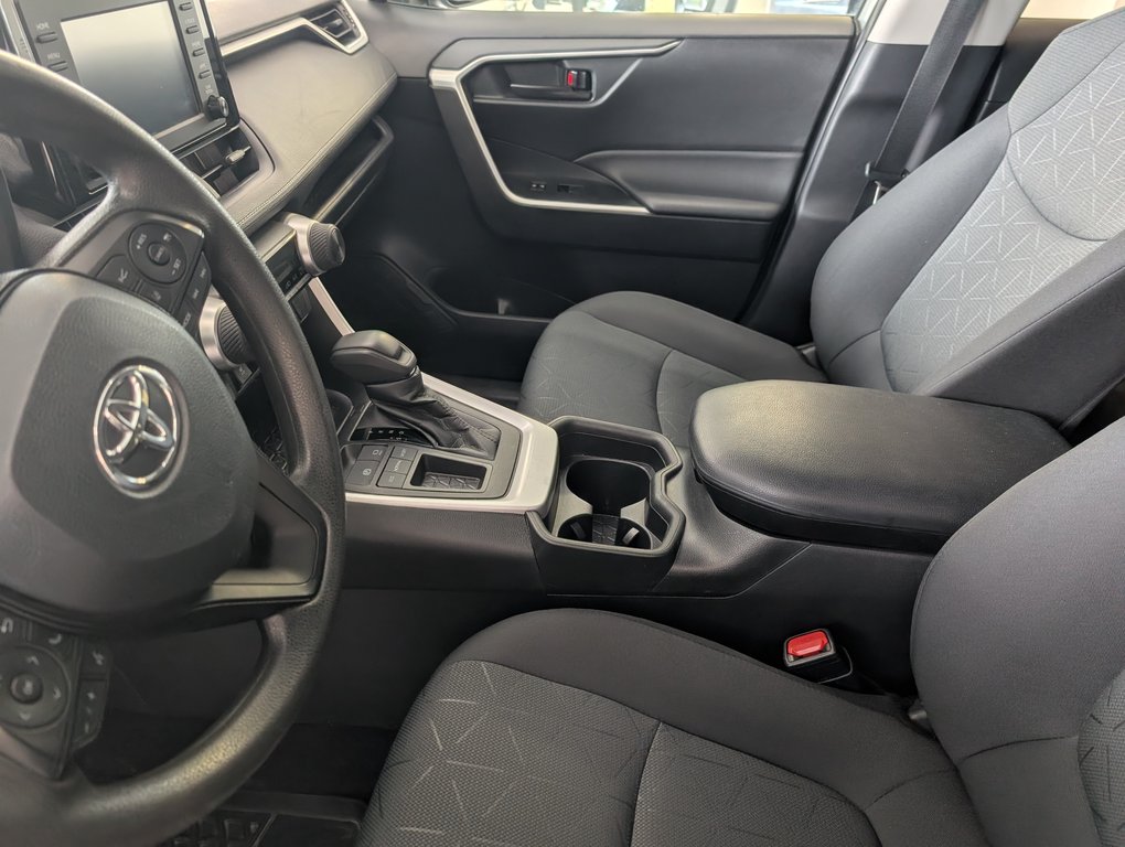 Toyota RAV4 LE, A/C, 2021 à Magog, Québec - 12 - w1024h768px