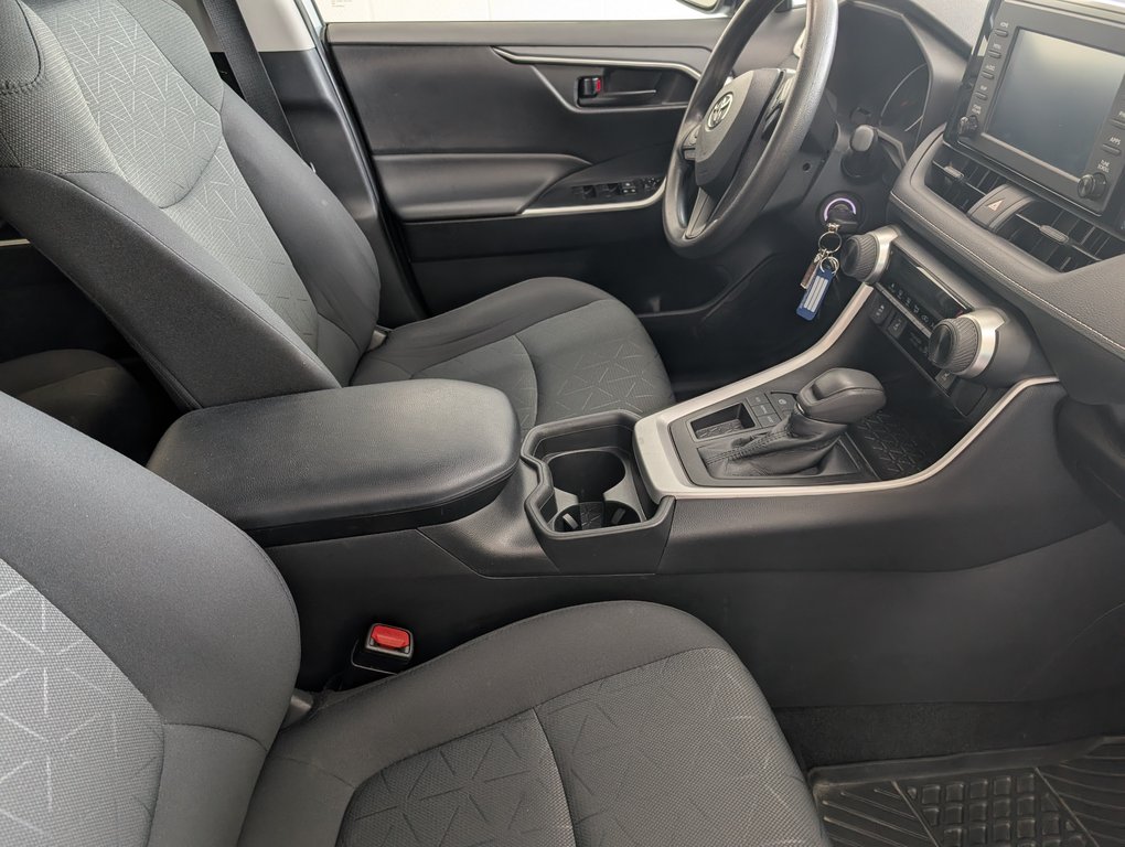 Toyota RAV4 LE, A/C, 2021 à Magog, Québec - 9 - w1024h768px