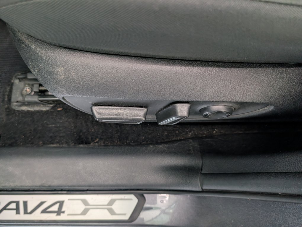 Toyota RAV4 XLE AWD, GARANTIE JUSQU EN 2026, 2021 à Magog, Québec - 13 - w1024h768px