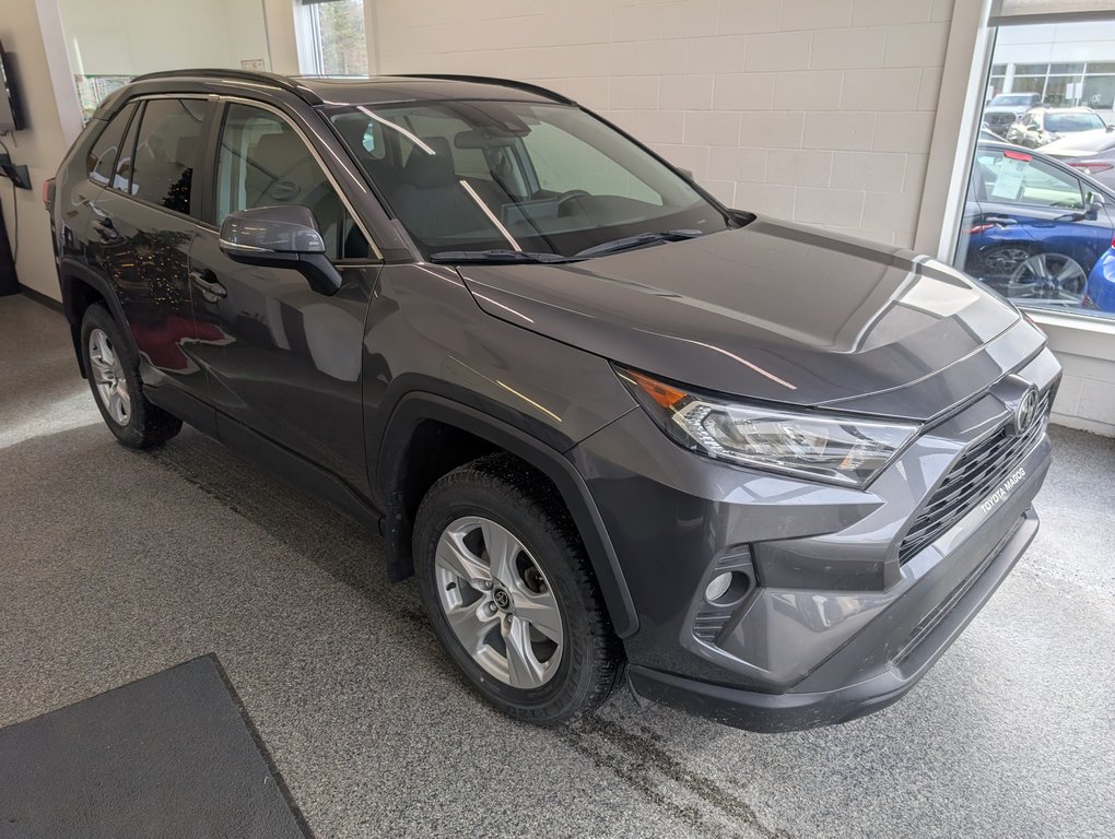 Toyota RAV4 XLE AWD, GARANTIE JUSQU EN 2026, 2021 à Magog, Québec - 1 - w1024h768px