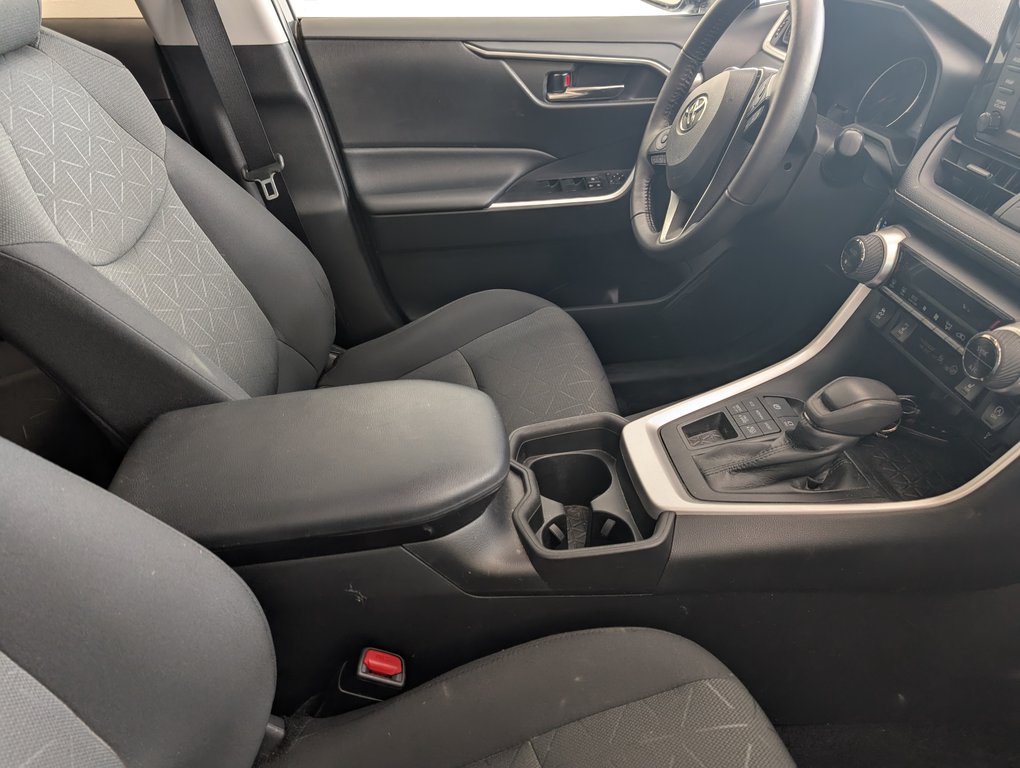Toyota RAV4 XLE AWD, GARANTIE JUSQU EN 2026, 2021 à Magog, Québec - 8 - w1024h768px