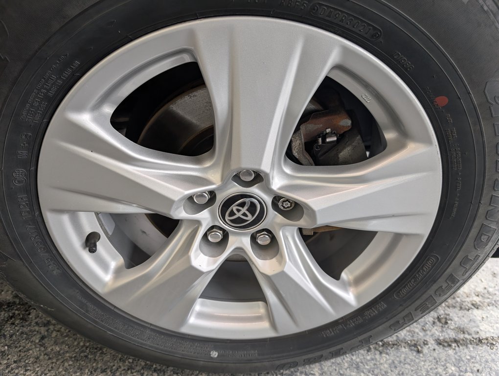 Toyota RAV4 XLE AWD, GARANTIE JUSQU EN 2026, 2021 à Magog, Québec - 24 - w1024h768px