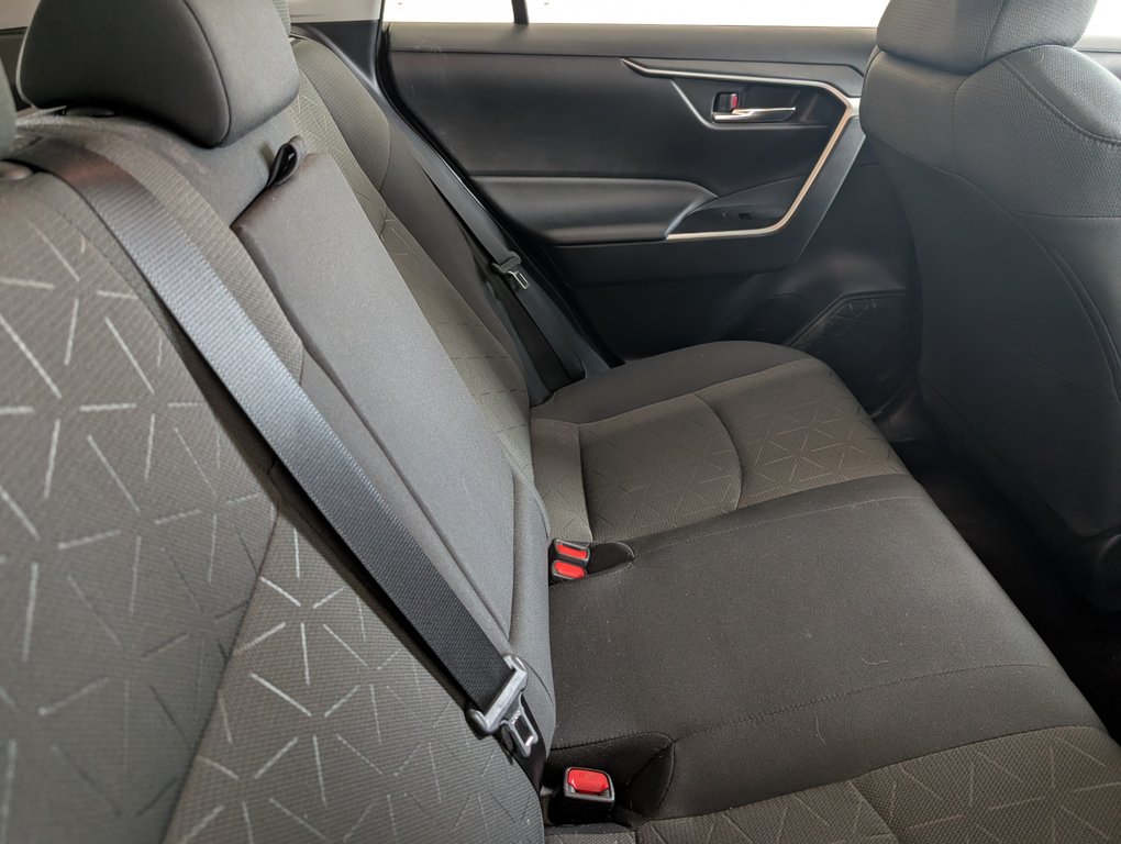 Toyota RAV4 XLE AWD, GARANTIE JUSQU EN 2026, 2021 à Magog, Québec - 7 - w1024h768px