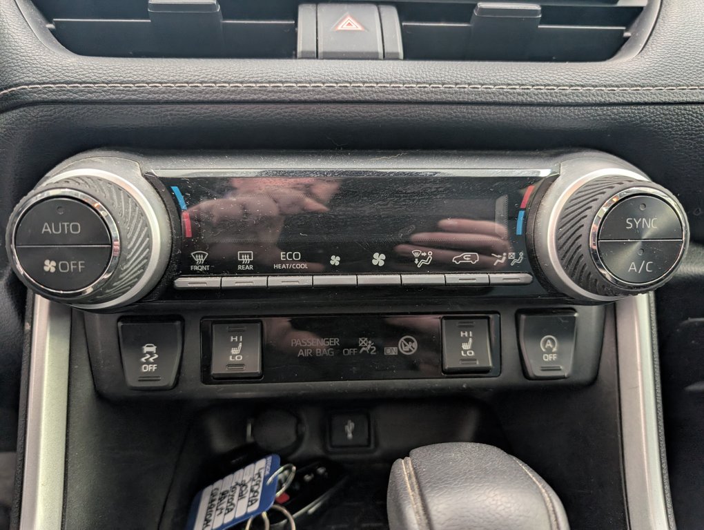 Toyota RAV4 XLE AWD, GARANTIE JUSQU EN 2026, 2021 à Magog, Québec - 17 - w1024h768px