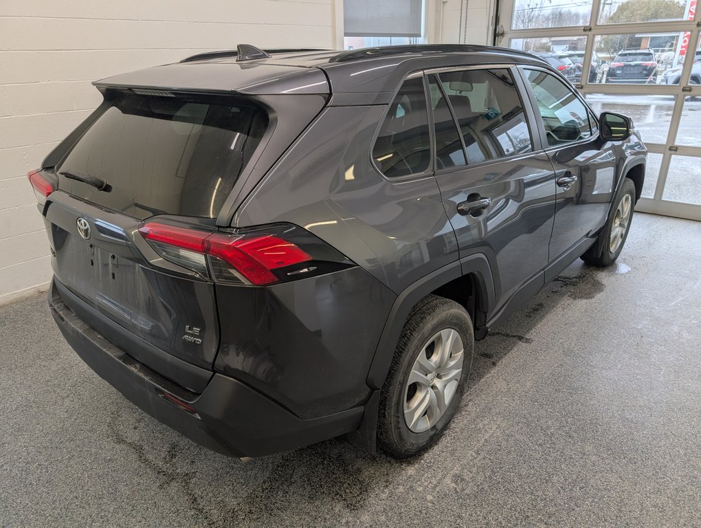 Toyota RAV4 LE AWD 2021 à Magog, Québec - 3 - w1024h768px