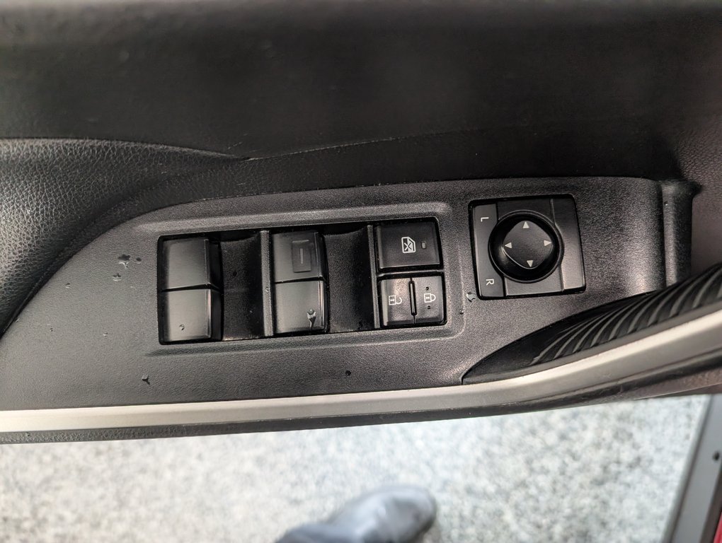 2021 Toyota RAV4 XLE AWD in Magog, Quebec - 14 - w1024h768px