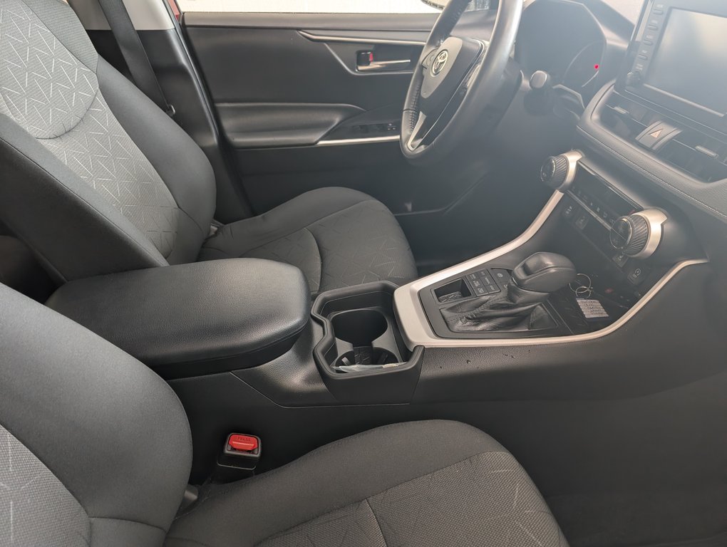 2021 Toyota RAV4 XLE AWD in Magog, Quebec - 8 - w1024h768px