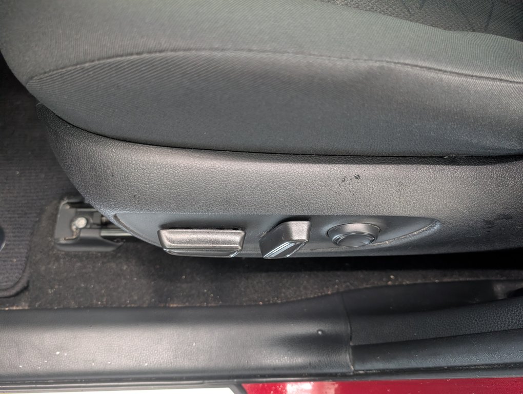 2021 Toyota RAV4 XLE AWD in Magog, Quebec - 13 - w1024h768px