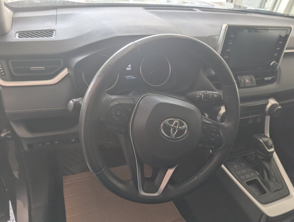 Toyota RAV4 XLE PREMIUM AWD, 2021 à Magog, Québec - 12 - w1024h768px
