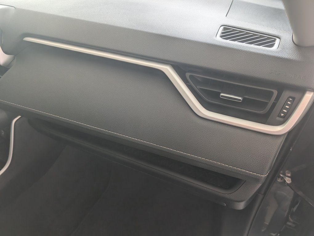 Toyota RAV4 XLE PREMIUM AWD, 2021 à Magog, Québec - 9 - w1024h768px