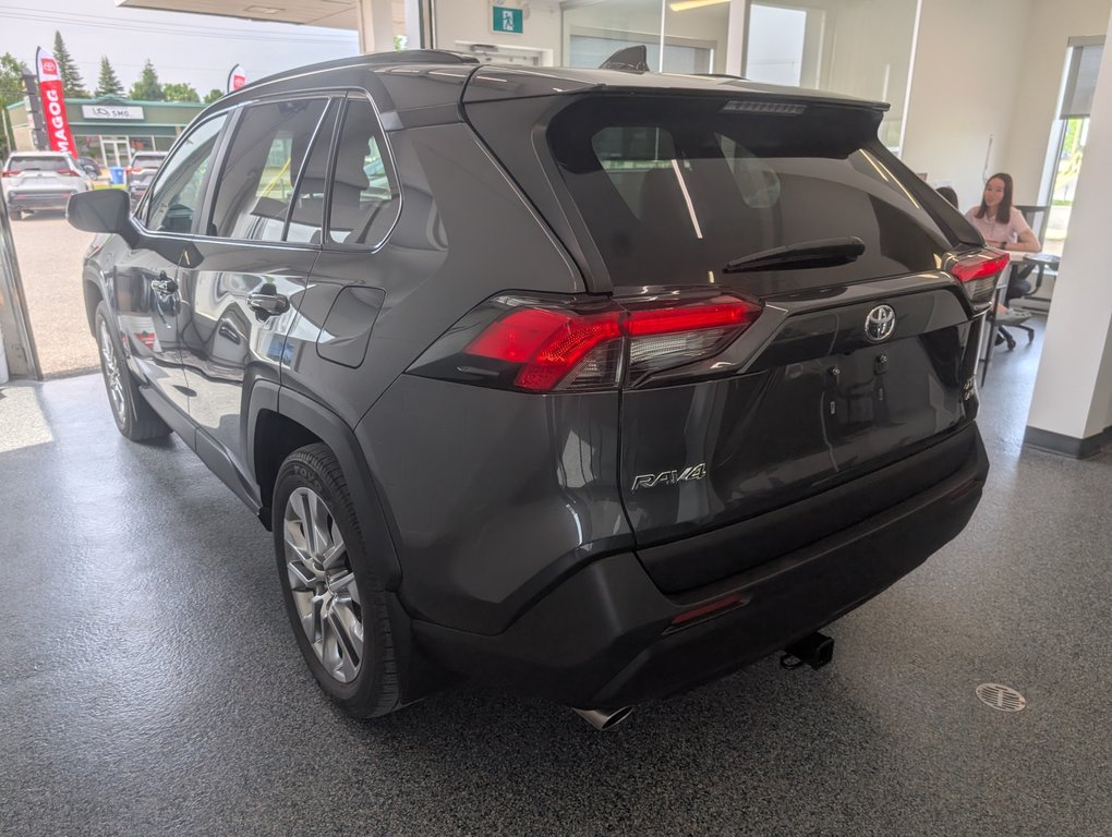 Toyota RAV4 XLE PREMIUM AWD, 2021 à Magog, Québec - 4 - w1024h768px