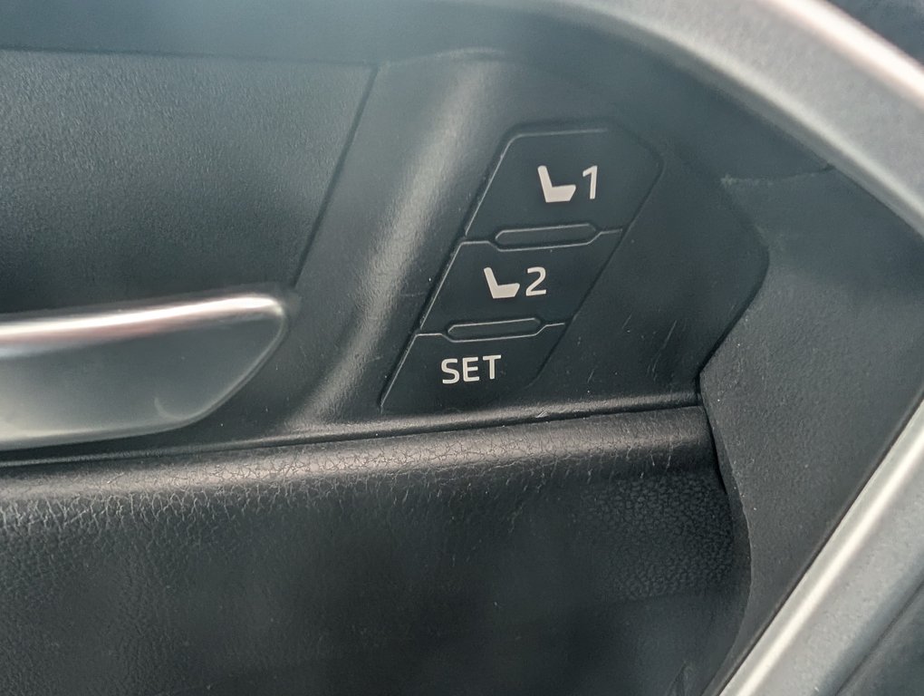Toyota RAV4 XLE PREMIUM AWD, 2021 à Magog, Québec - 15 - w1024h768px