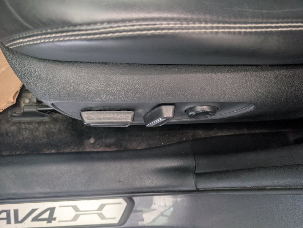 Toyota RAV4 XLE PREMIUM AWD, 2021 à Magog, Québec - 13 - w1024h768px