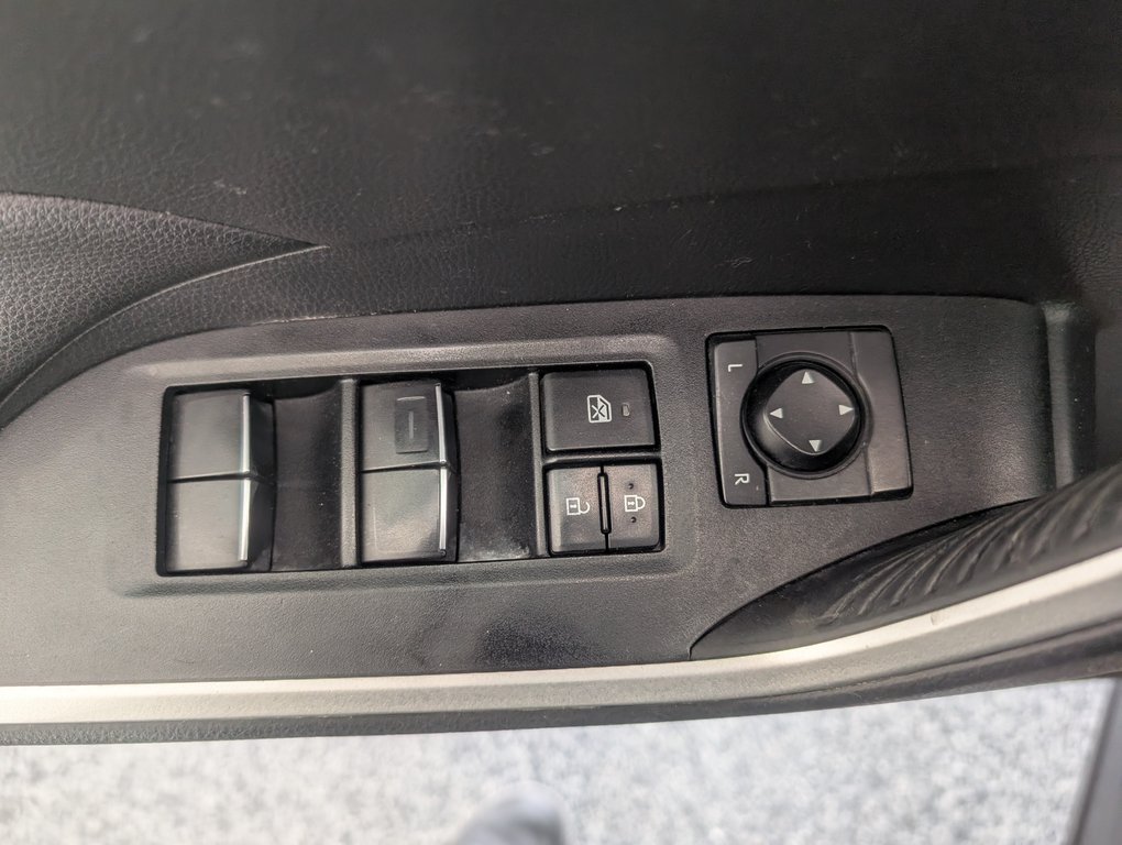 Toyota RAV4 XLE PREMIUM AWD, 2021 à Magog, Québec - 14 - w1024h768px