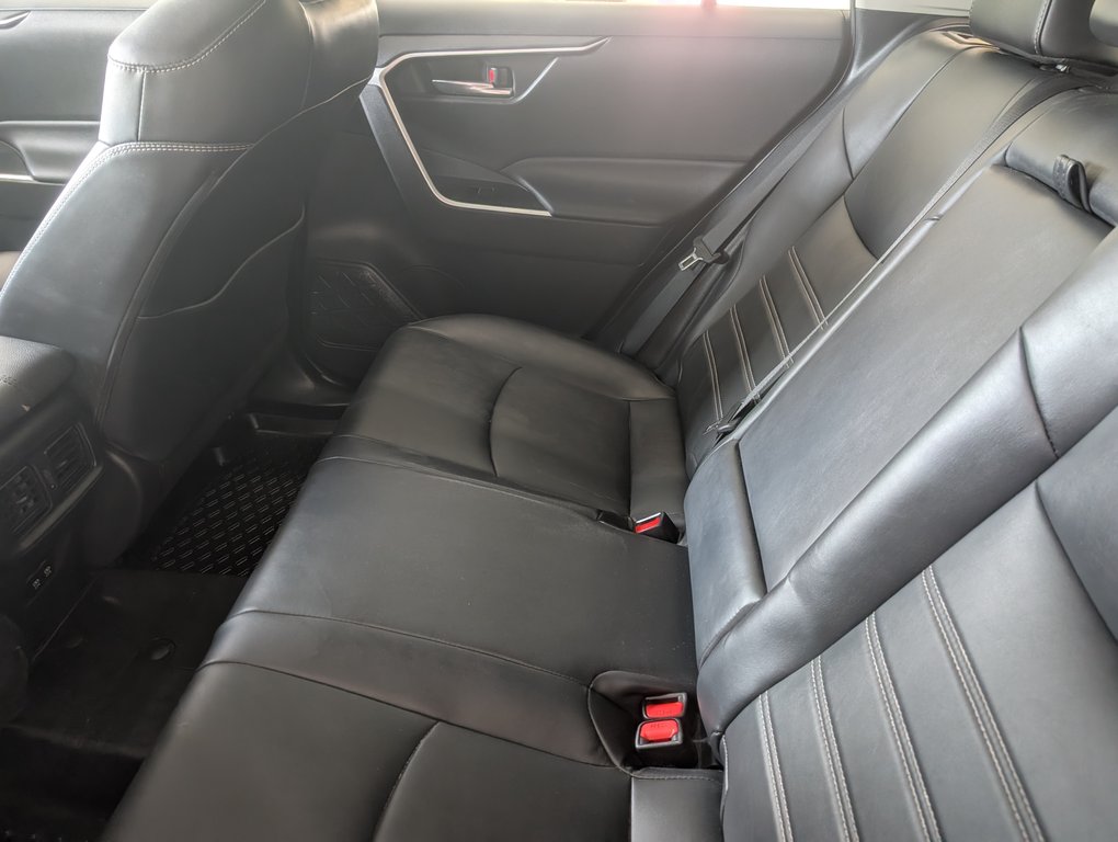 Toyota RAV4 XLE PREMIUM AWD, 2021 à Magog, Québec - 10 - w1024h768px