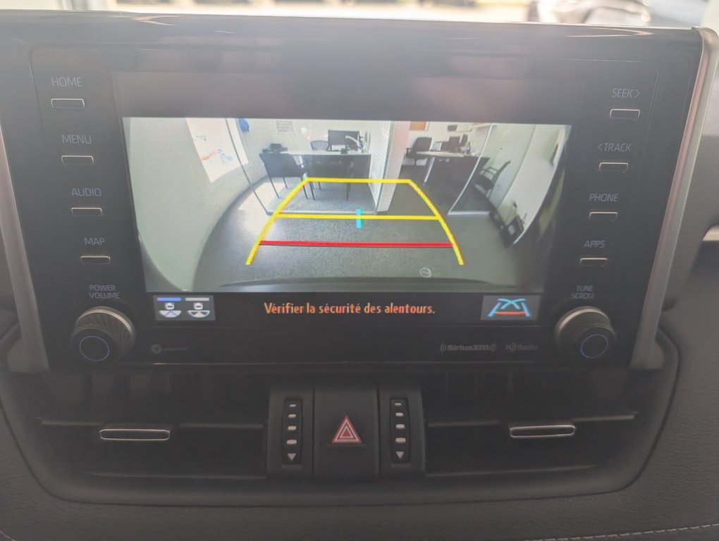 Toyota RAV4 XLE PREMIUM AWD, 2021 à Magog, Québec - 21 - w1024h768px