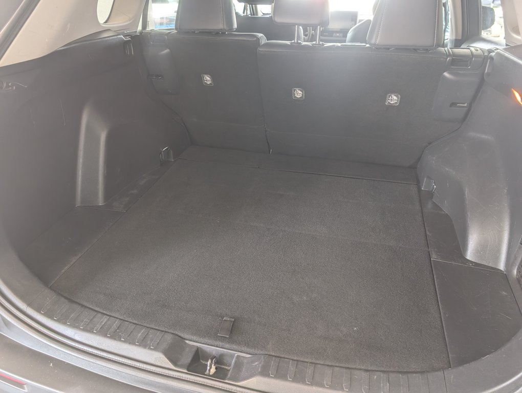 Toyota RAV4 XLE PREMIUM AWD, 2021 à Magog, Québec - 6 - w1024h768px