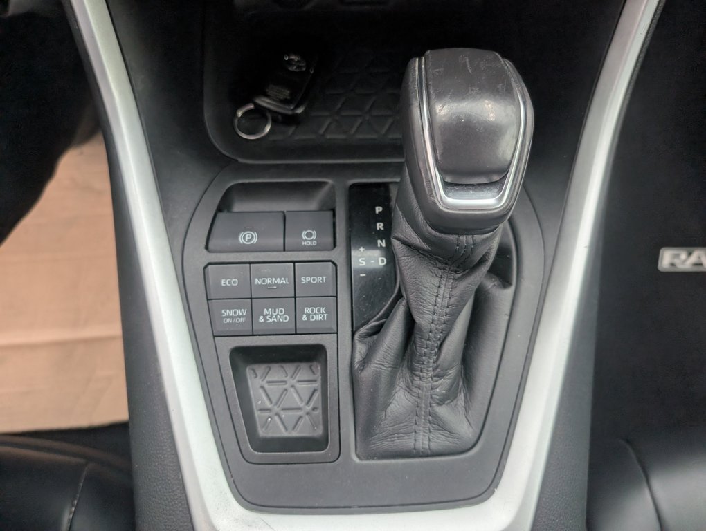 Toyota RAV4 XLE PREMIUM AWD, 2021 à Magog, Québec - 17 - w1024h768px