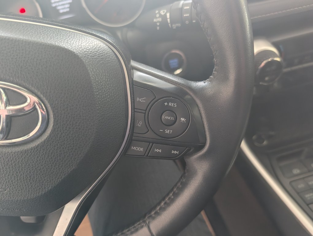 Toyota RAV4 XLE PREMIUM AWD, 2021 à Magog, Québec - 20 - w1024h768px