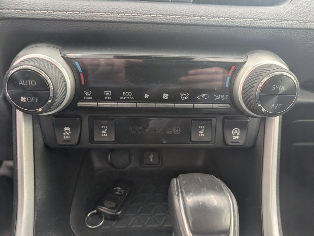 Toyota RAV4 XLE PREMIUM AWD, 2021 à Magog, Québec - 18 - w1024h768px