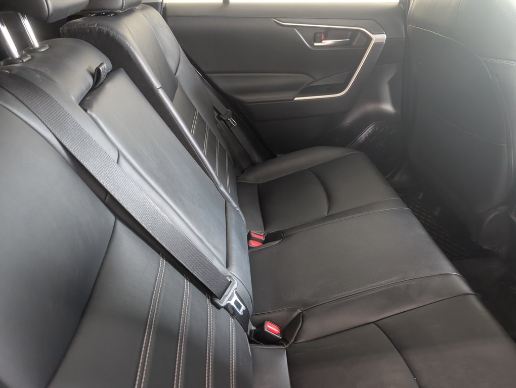 Toyota RAV4 XLE PREMIUM AWD, 2021 à Magog, Québec - 7 - w1024h768px