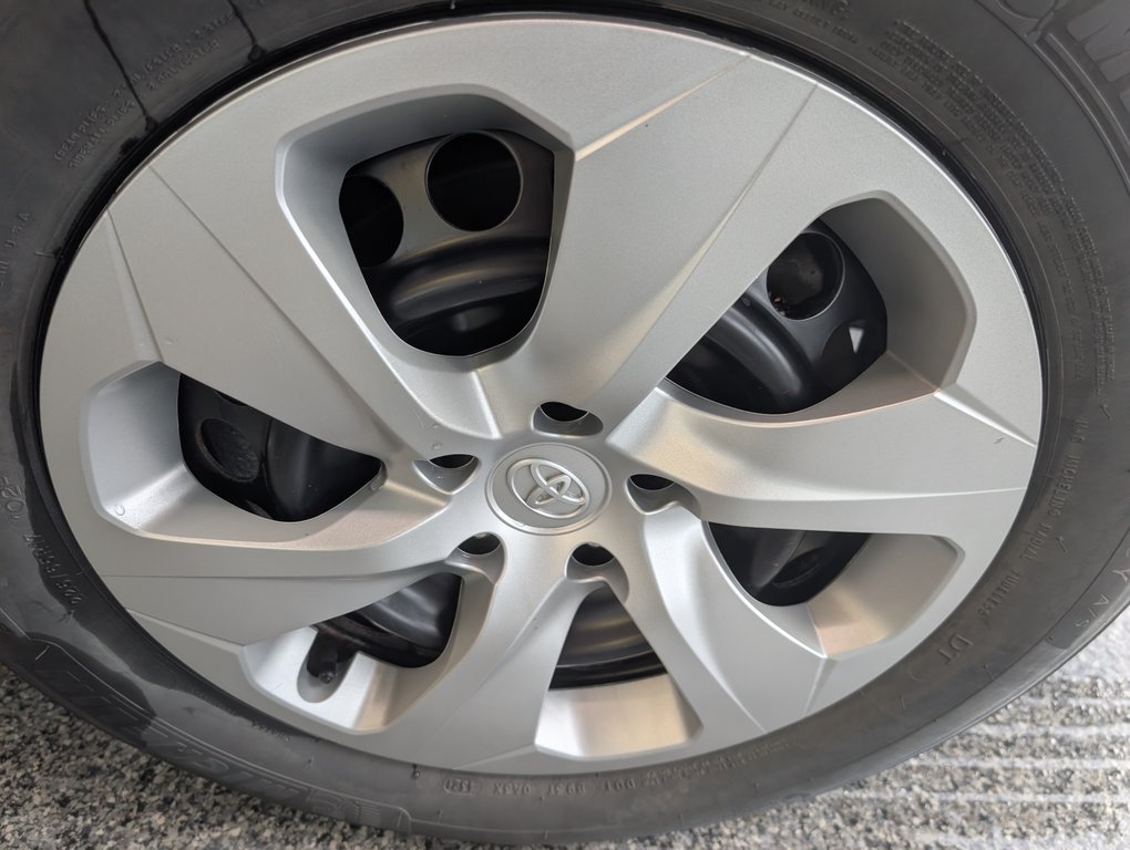 2021 Toyota RAV4 LE AWD, in Magog, Quebec - 21 - w1024h768px