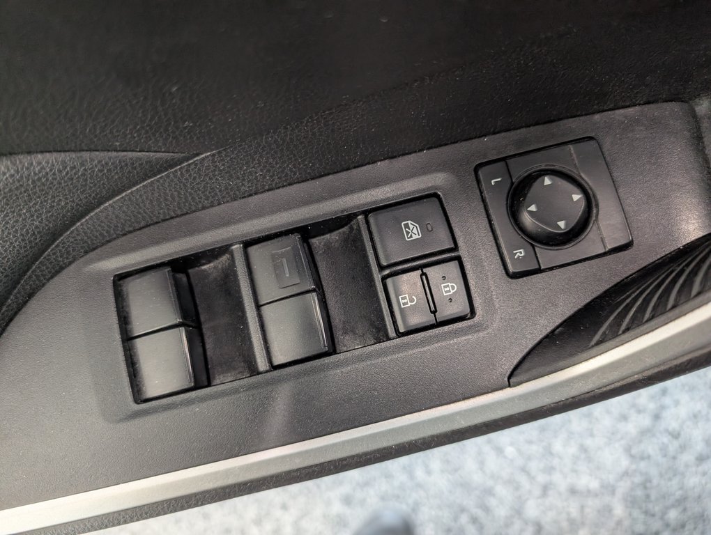 2021 Toyota RAV4 LE AWD, in Magog, Quebec - 12 - w1024h768px