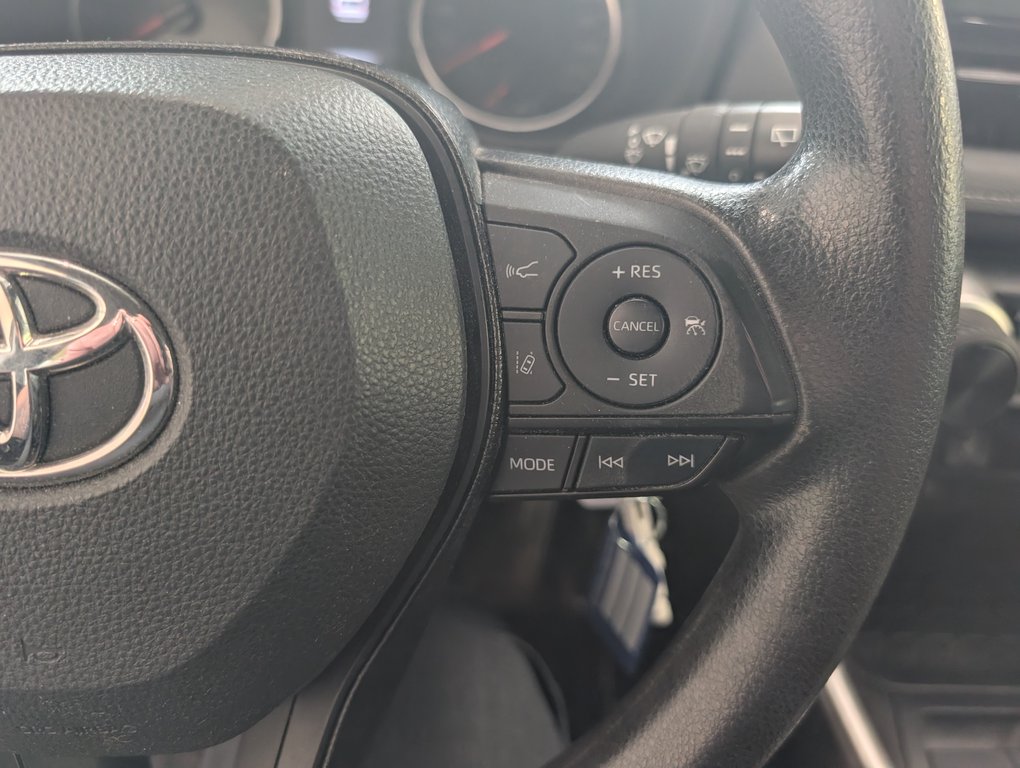 2021 Toyota RAV4 LE AWD, in Magog, Quebec - 17 - w1024h768px
