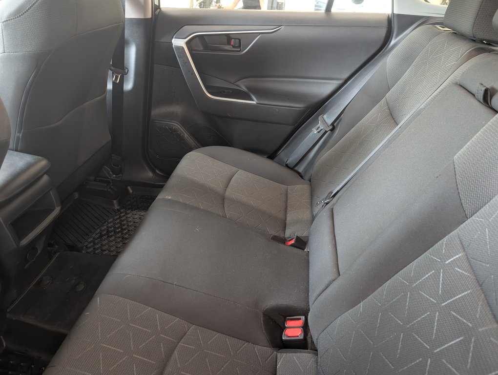 2021 Toyota RAV4 LE AWD, in Magog, Quebec - 9 - w1024h768px