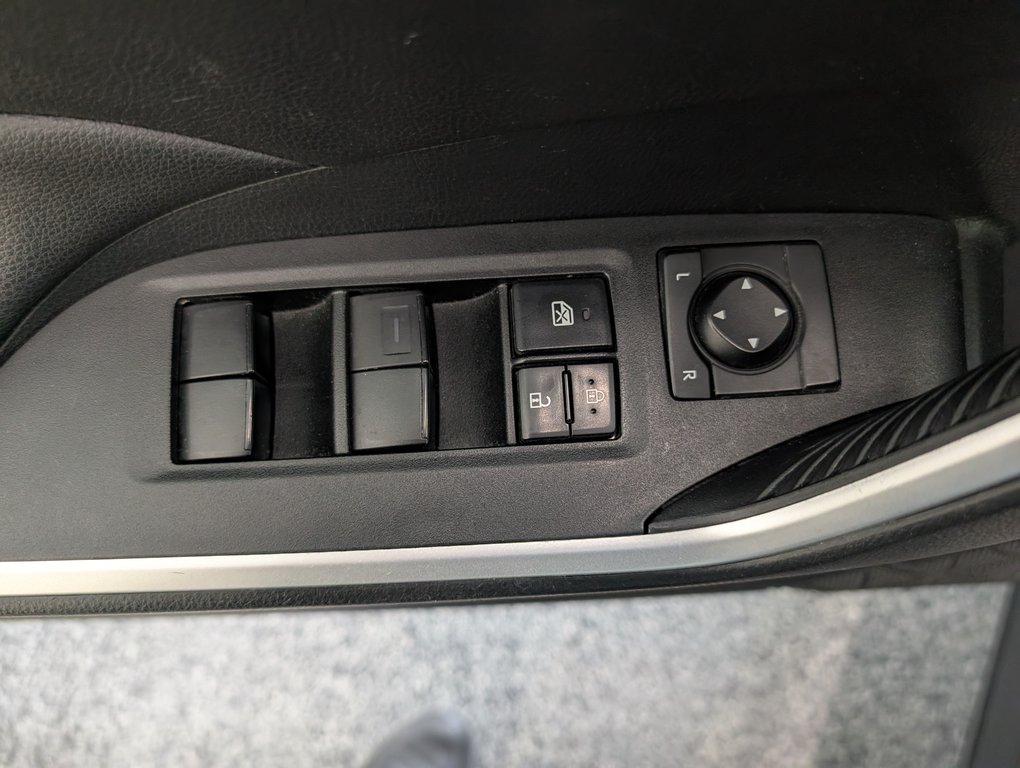 2021 Toyota RAV4 XLE AWD, in Magog, Quebec - 14 - w1024h768px