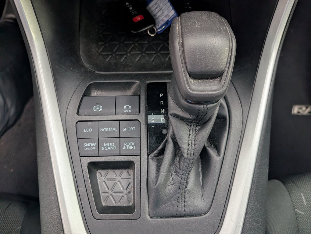 2021 Toyota RAV4 XLE AWD, in Magog, Quebec - 16 - w1024h768px