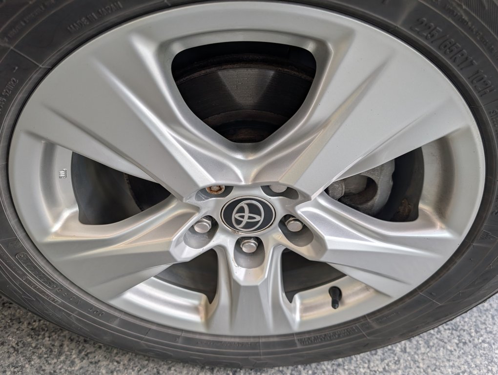 2021 Toyota RAV4 XLE AWD, in Magog, Quebec - 23 - w1024h768px