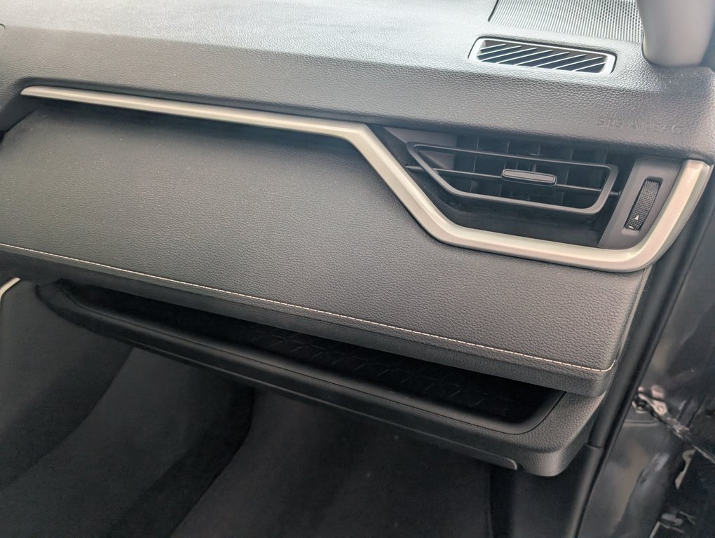 2021 Toyota RAV4 XLE AWD, in Magog, Quebec - 9 - w1024h768px