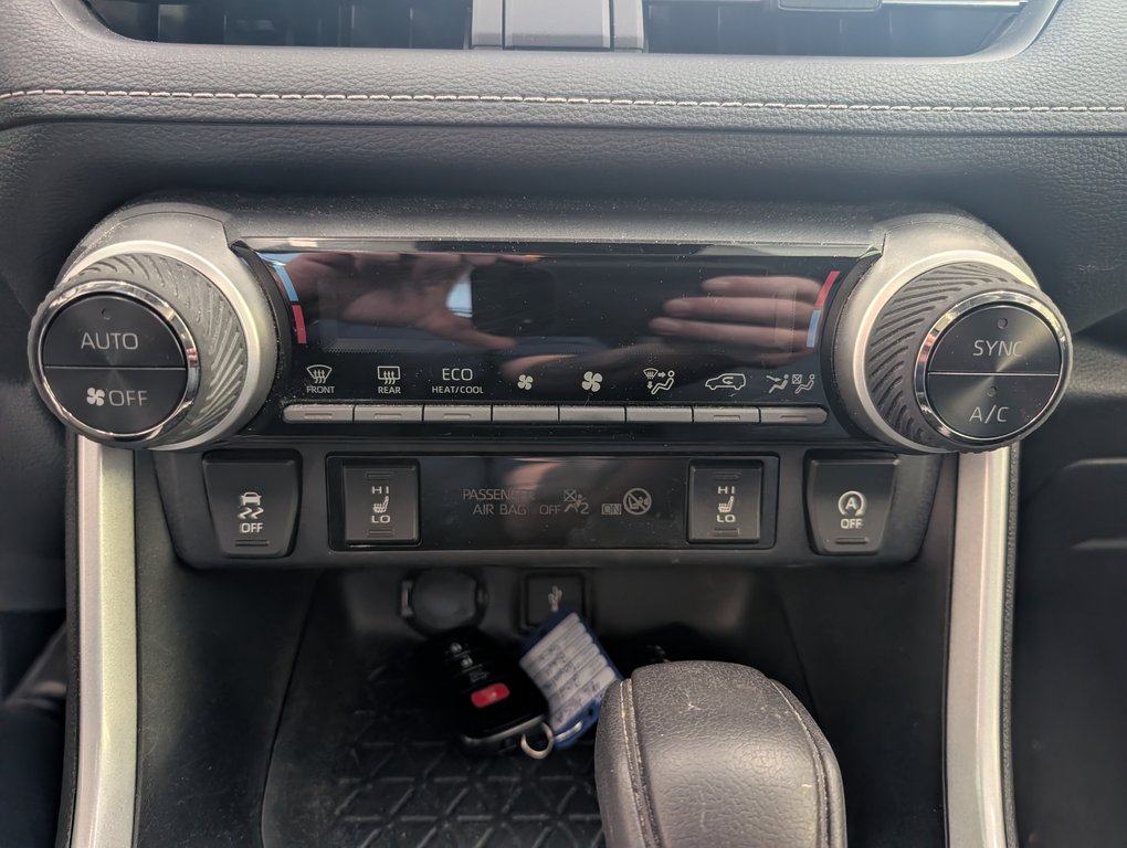 2021 Toyota RAV4 XLE AWD, in Magog, Quebec - 17 - w1024h768px