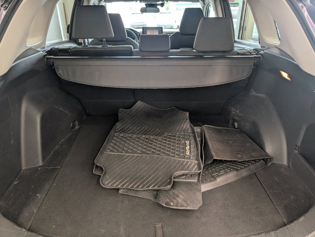 2021 Toyota RAV4 XLE AWD, in Magog, Quebec - 6 - w1024h768px