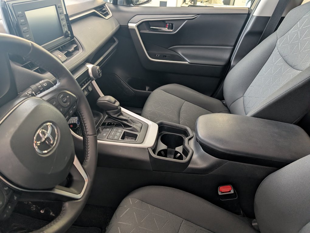 2021 Toyota RAV4 XLE AWD, in Magog, Quebec - 11 - w1024h768px