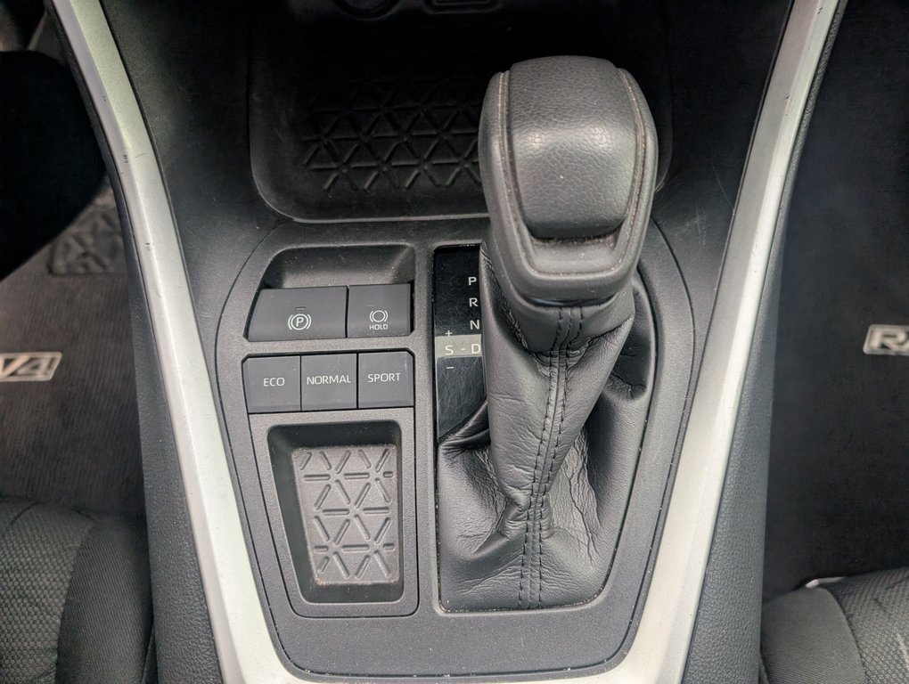 2021 Toyota RAV4 LE, A/C, in Magog, Quebec - 15 - w1024h768px