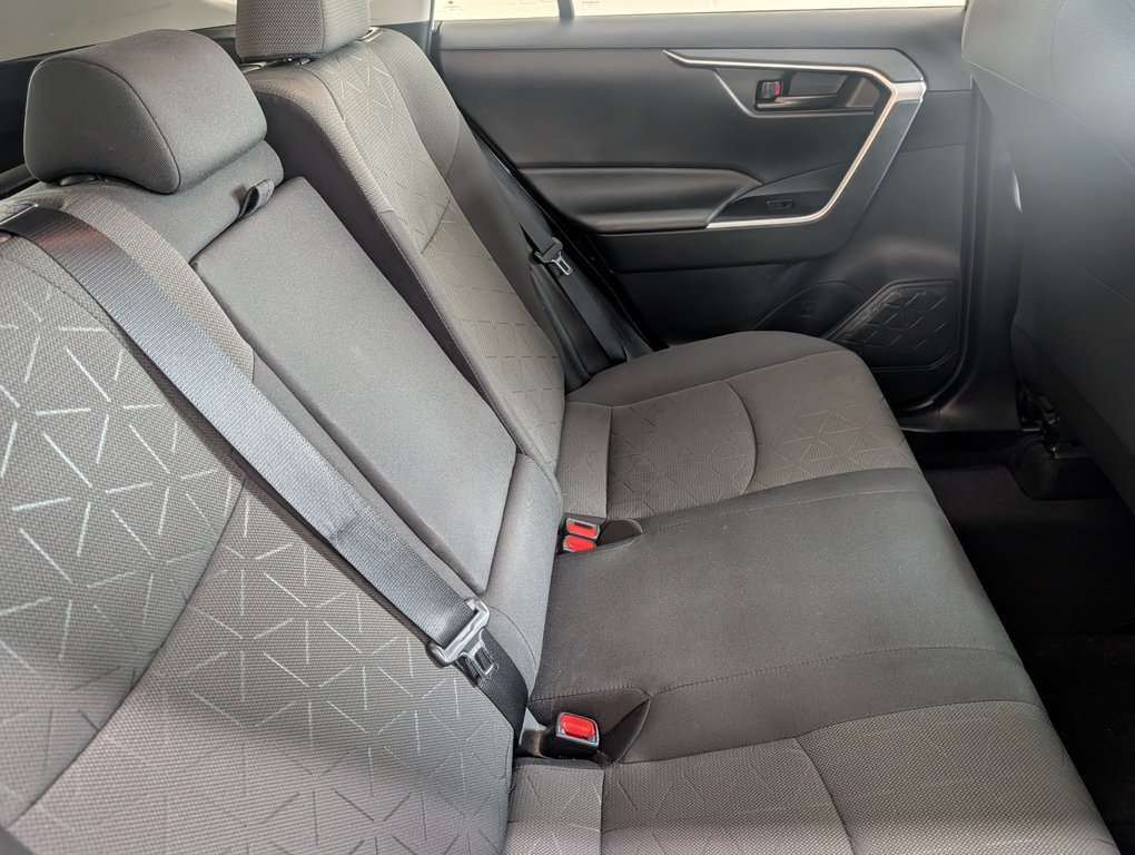 2021 Toyota RAV4 LE, A/C, in Magog, Quebec - 7 - w1024h768px