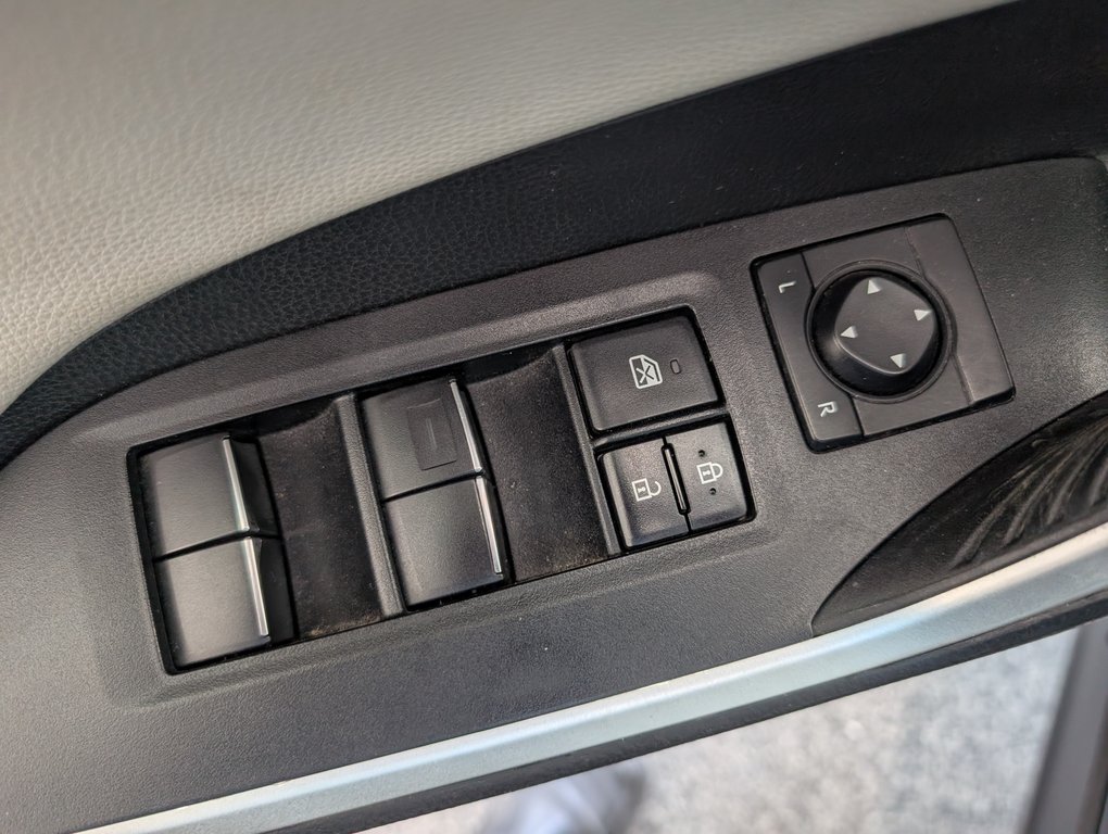 Toyota RAV4 Limited AWD, CUIT, TOIT, 2021 à Magog, Québec - 12 - w1024h768px
