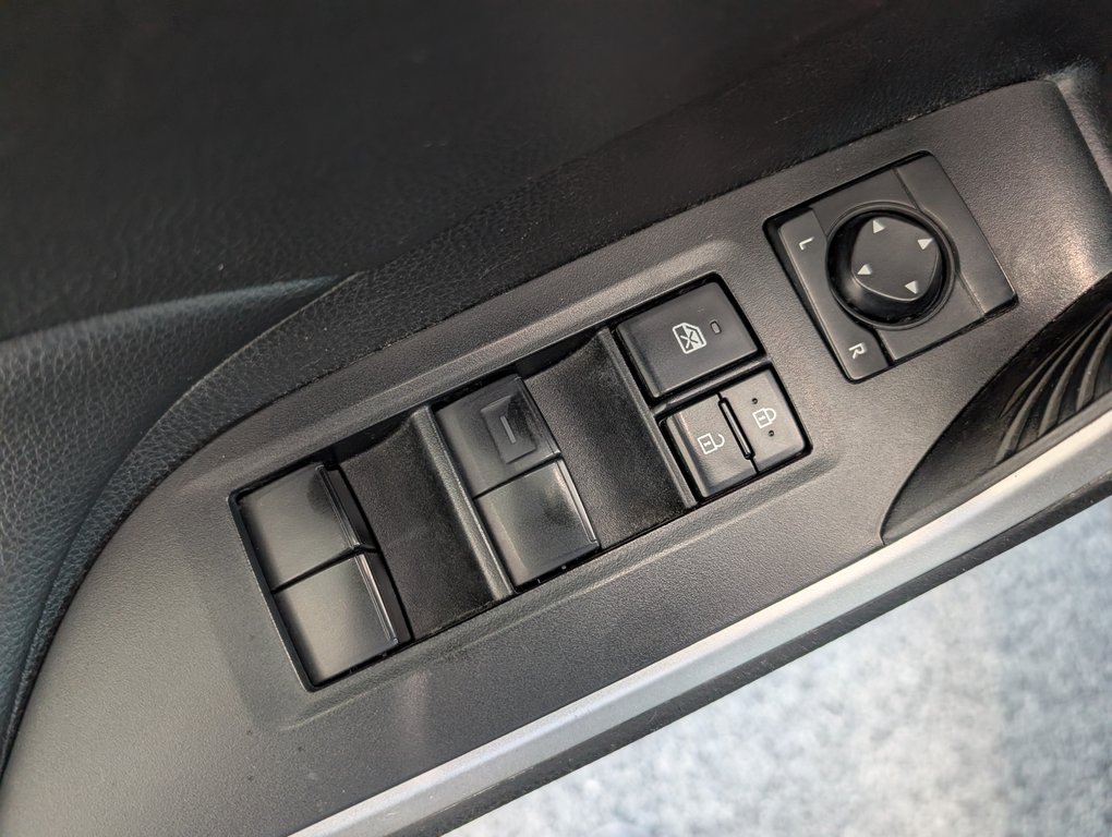 2021 Toyota RAV4 LE AWD, in Magog, Quebec - 13 - w1024h768px